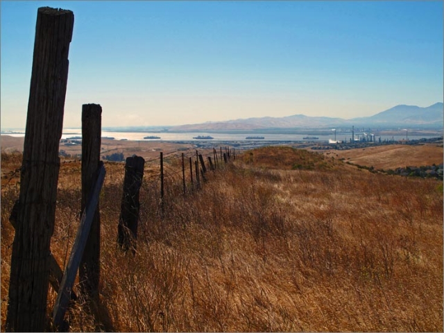 sm (11) 090723 Vallejo.jpg - Old fence bordering the trail system as it heads east towards Benicia.